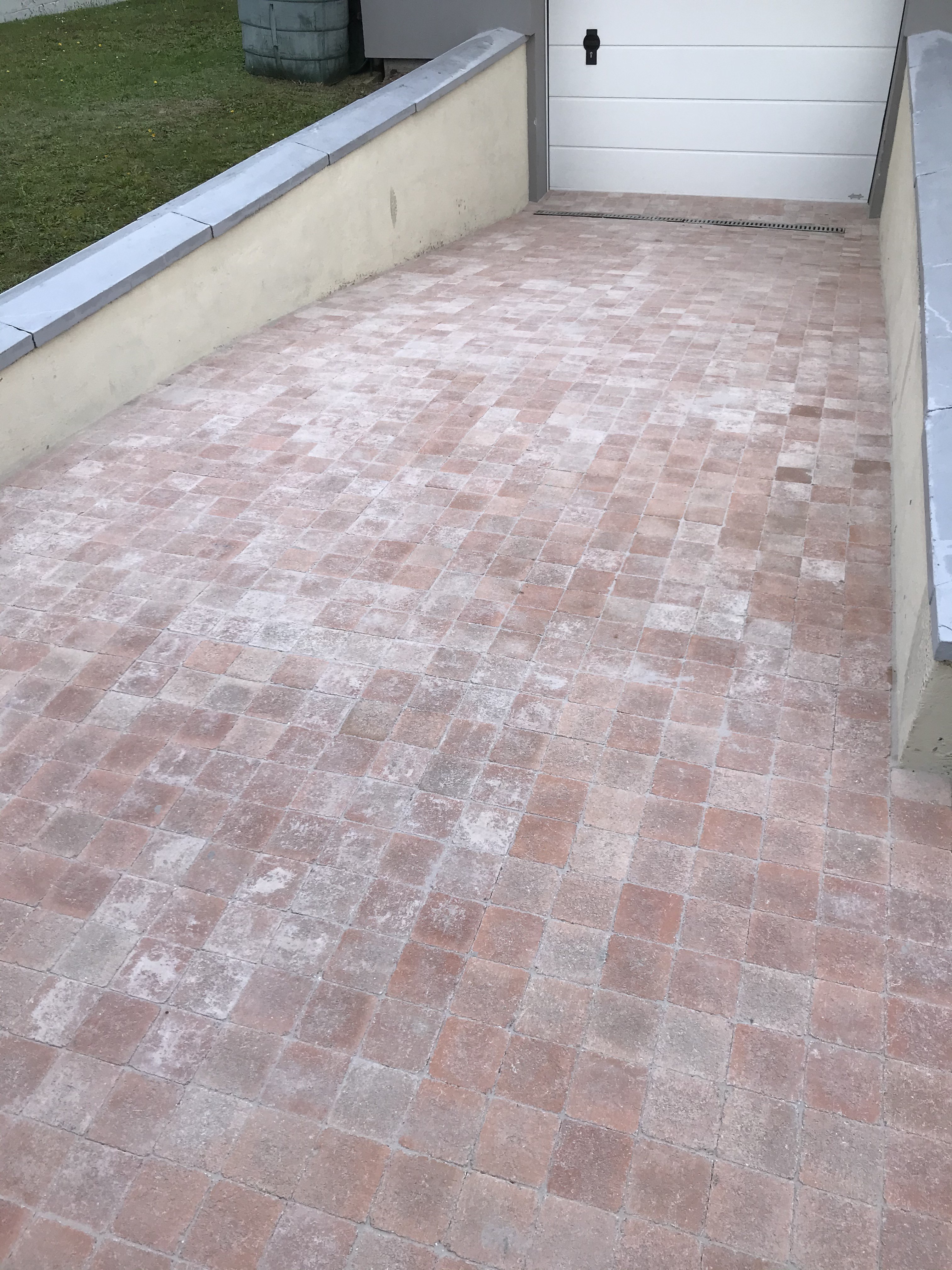 Pose paves cour terra cotta apres