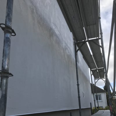 Ravalement facade enduit echafaudage encours