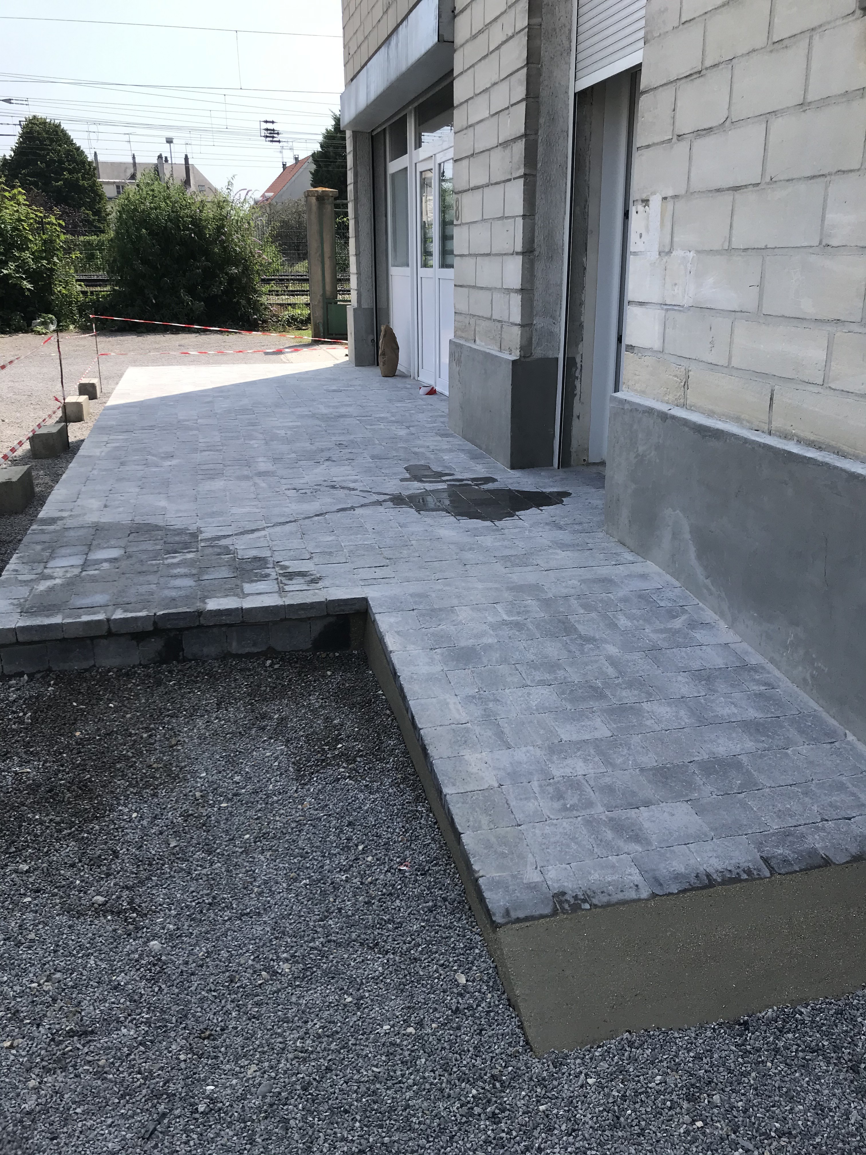 Terrasse paves gris anthracite apres